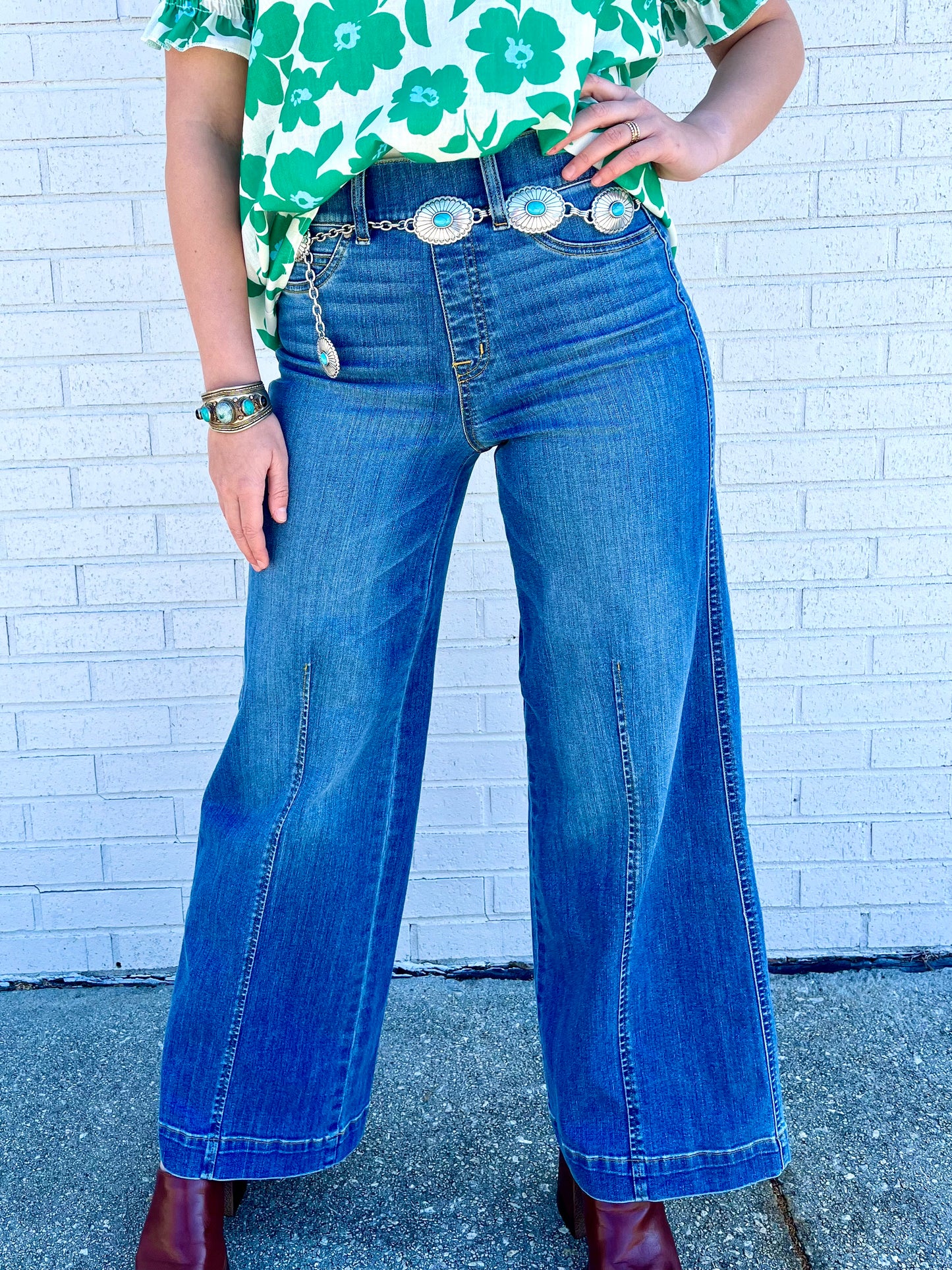 Seamed-Front Wide-Leg Jeans